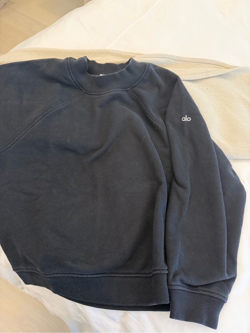 ALO Yoga Black Crewneck Sweatshirt